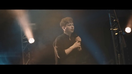 Hanging (Live at The Forum)
